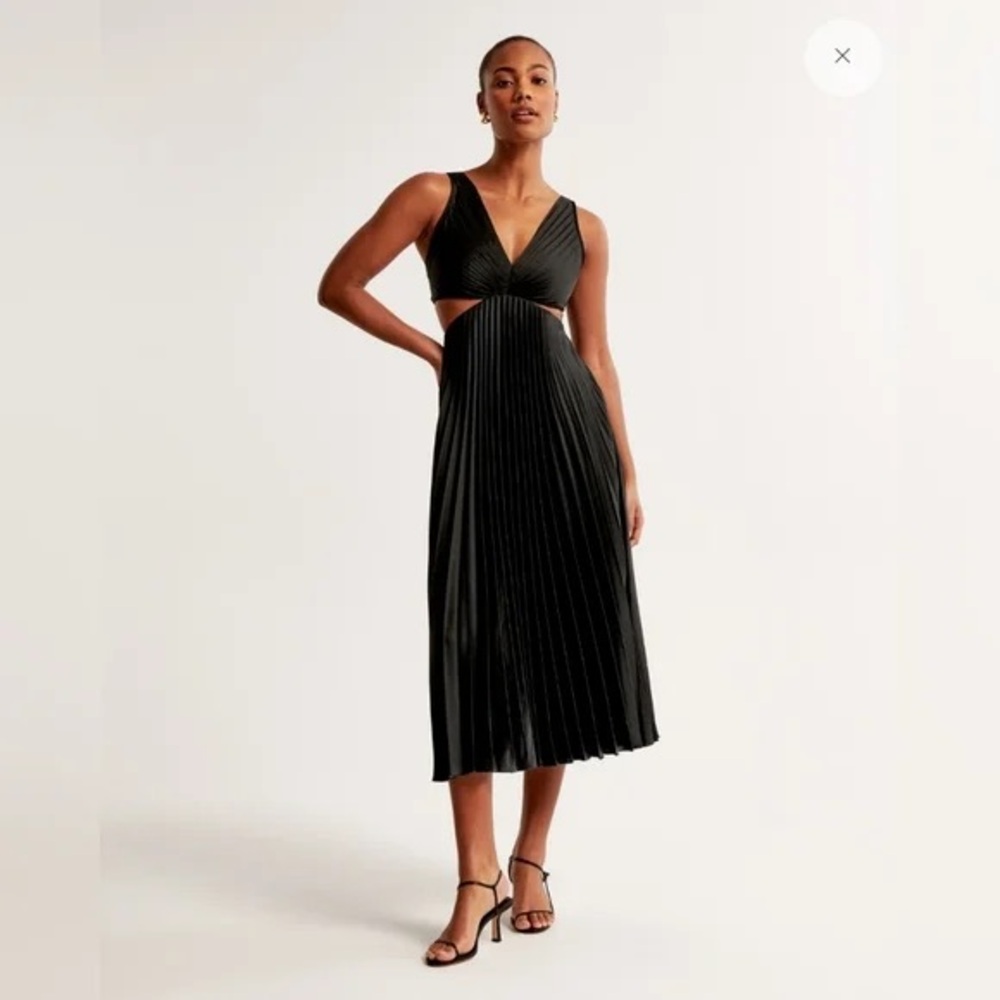 Elegant Black Pleated Dress